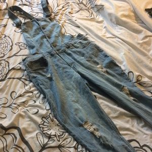 DENIM RIPPED OVERALLS